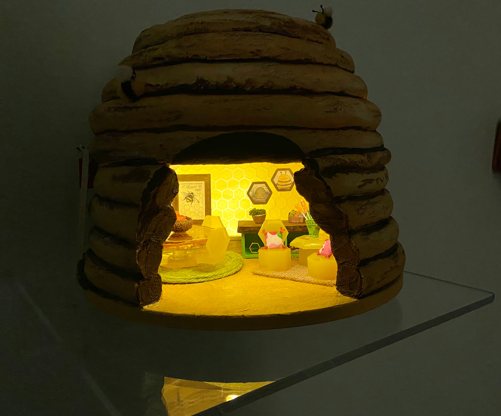 Gretchen Leachman  - Bee-hind the Scenes