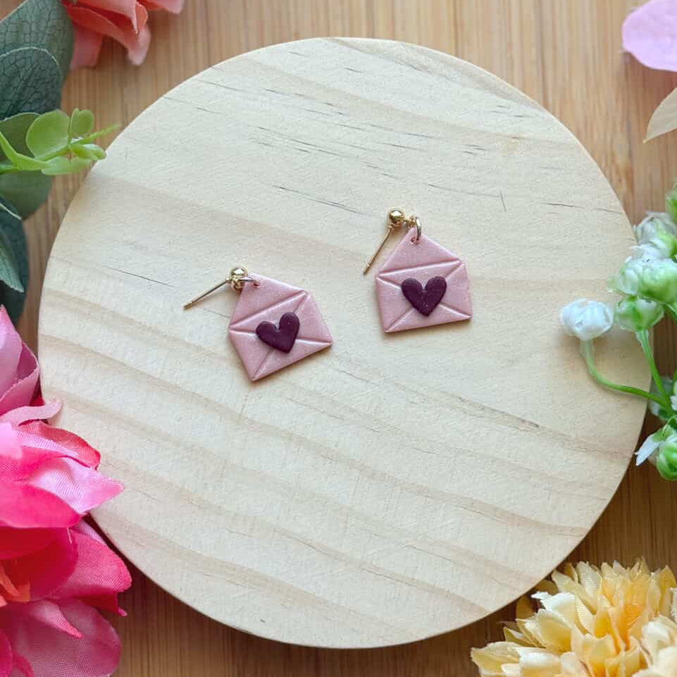 Hunnyhayart - Heart Envelope Earrings