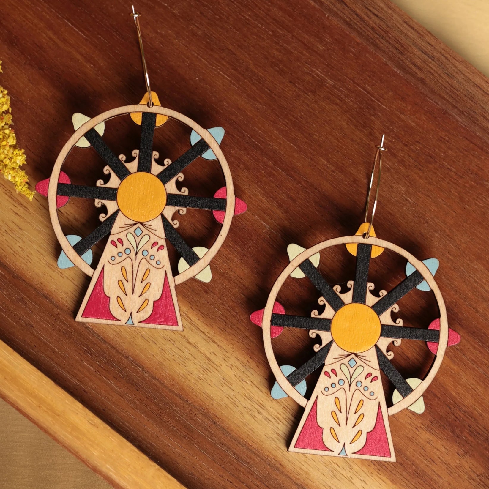 Le Chic Miami - Ferris Wheel Hoop Earrings