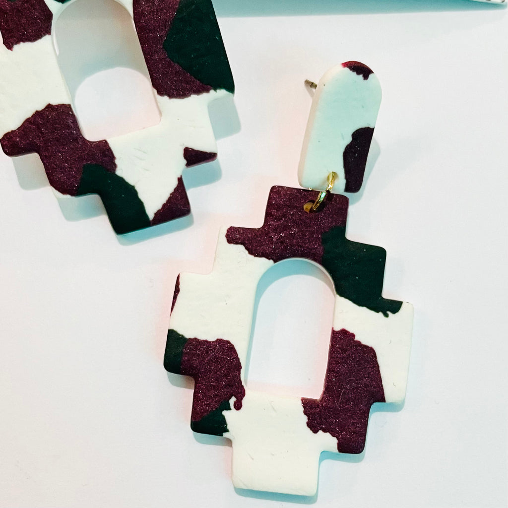 Hunnyhayart - Camo Christmas Inca Cross
