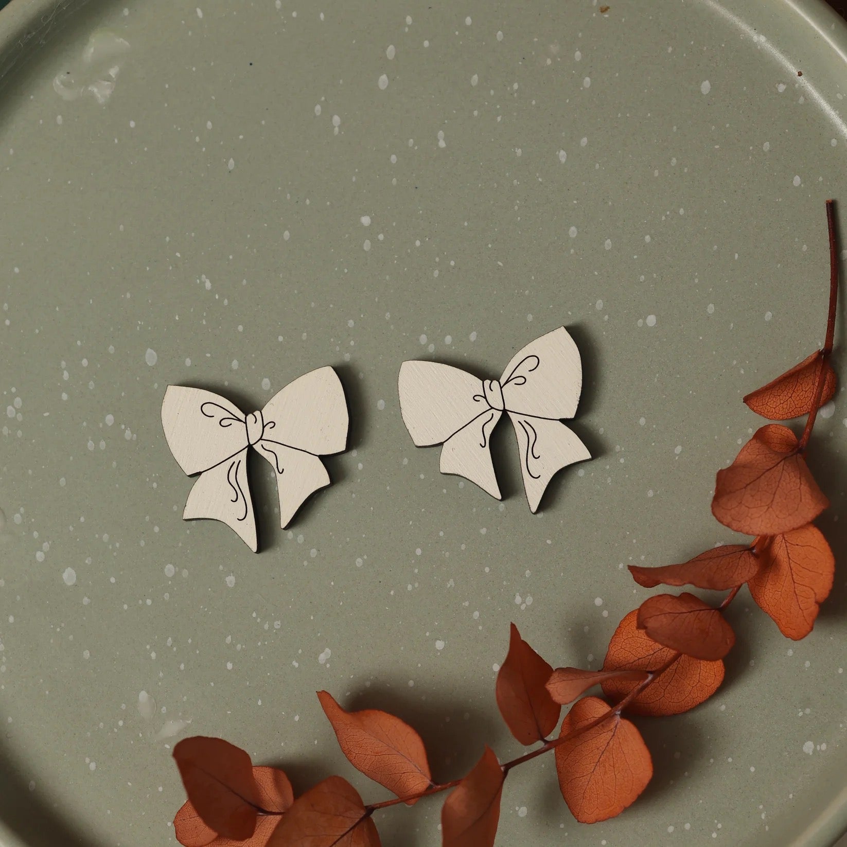 Le Chic Miami - Maeve Bow Stud Earrings