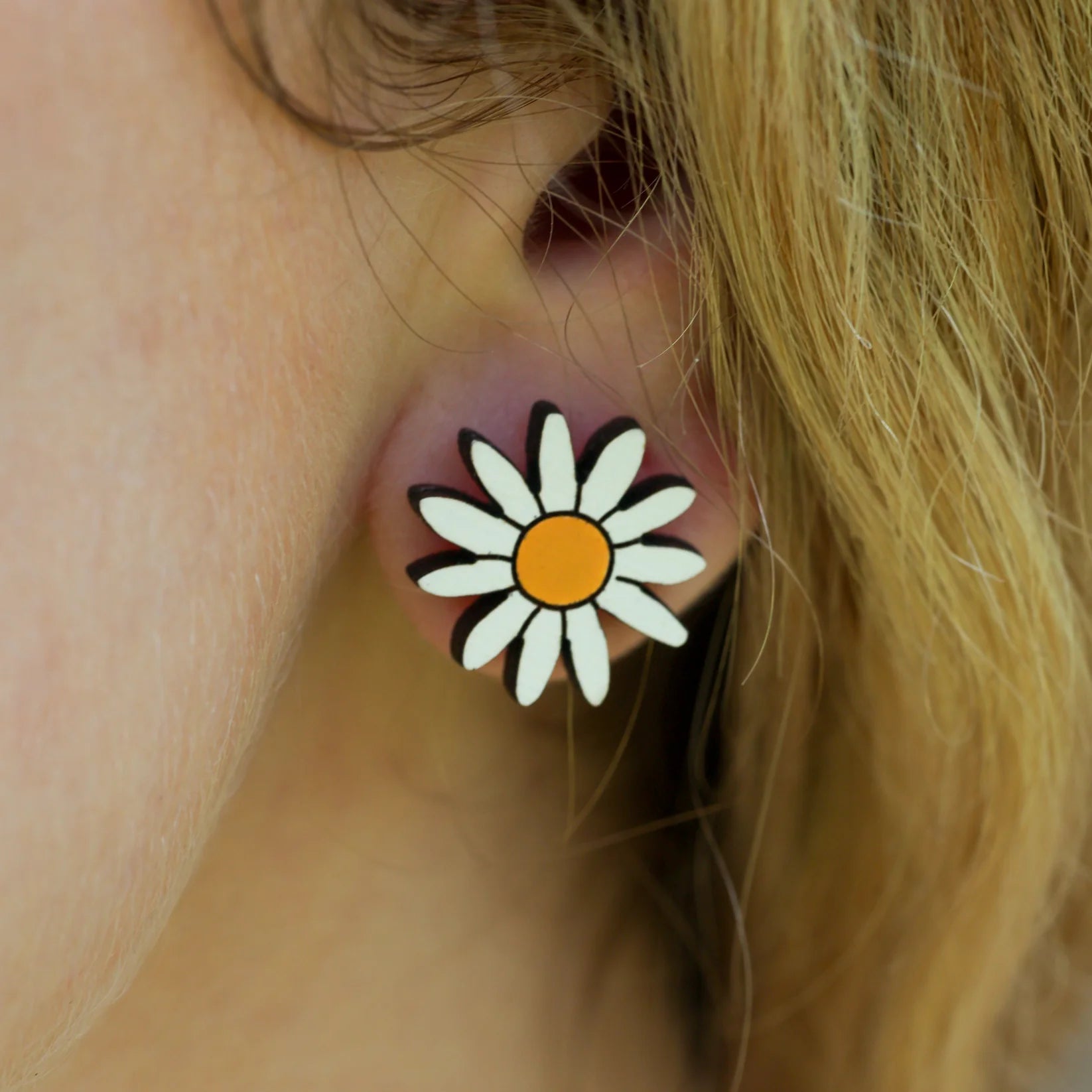 Le Chic Miami - 70's Daisy Stud Earrings